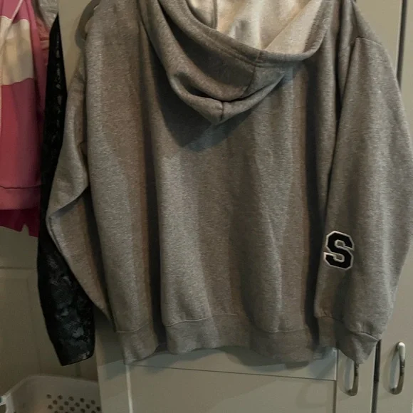 Women size Large Peanuts Gray Hoodie with Snoopy and Woodstock - Picture 2 of 2